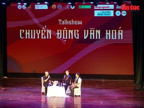 Talkshow trong khuôn khổ chương trình giúp người trẻ hiểu hơn về nguồn gốc, ý nghĩa và giá trị văn hóa của chiếc khăn Piêu trong đời sống đồng bào Thái.