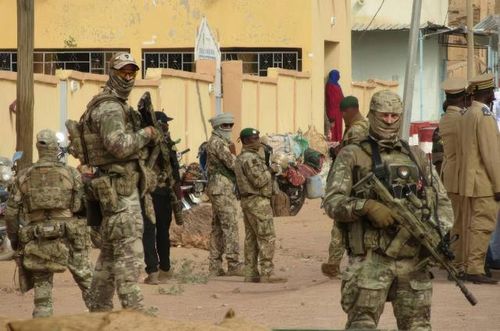 Lực lượng bán quân sự Nga tuần tra tại thị trấn Kidal, miền Bắc Mali, tháng 5/2025. Ảnh: Africa Report