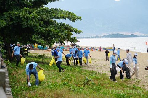 "Không chỉ là nhặt rác làm sạch bãi biển hôm nay, chương trình còn mong muốn lan tỏa thông điệp bảo vệ môi trường đến mọi công nhân, người lao động, mong mọi người sẽ bỏ rác đúng nơi, đúng chỗ, không xả rác bừa bãi, chung tay cùng xây dựng Đà Nẵng trở thành thành phố xanh, sạch, đẹp và trù phú hơn", ông Amano Tomoyuki nhấn mạnh.