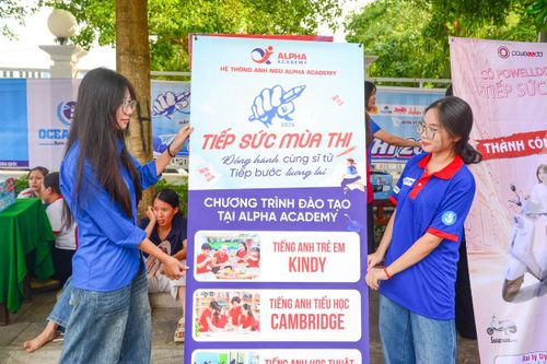 Theo kế hoạch, Kỳ thi tuyển sinh vào lớp 10 THPT công lập năm học 2026-2027 của tỉnh Thanh Hóa có 51.148 thí sinh đăng ký dự thi. Để hỗ trợ kỳ thi diễn ra an toàn, thuận lợi, các cấp bộ Đoàn trong tỉnh đã huy động hàng nghìn đoàn viên, thanh niên tham gia chương trình “Tiếp sức mùa thi” tại các điểm thi.
