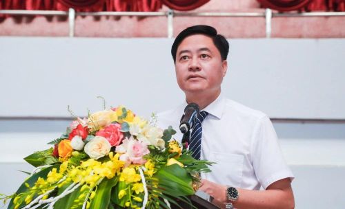 Phó Giám đốc Sở Văn hóa, Thể thao và Du lịch Thanh Hóa Nguyễn Duy Tự phát biểu khai mạc giải.