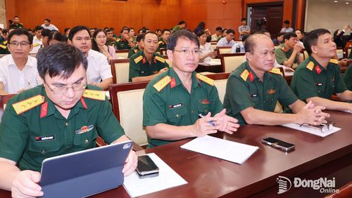 Đại biểu các cơ quan Bộ Quốc phòng và các nhà khoa học tham dự hội thảo. Ảnh: Nguyệt Hà