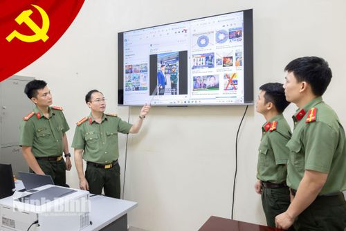 Phòng nghiệp vụ Công an tỉnh phân tích, nhận diện phương thức hoạt động của các tài khoản và hội nhóm mạng xã hội chuyên phát tán thông tin xấu độc, gây hoang mang dư luận. Ảnh: Viết Dư