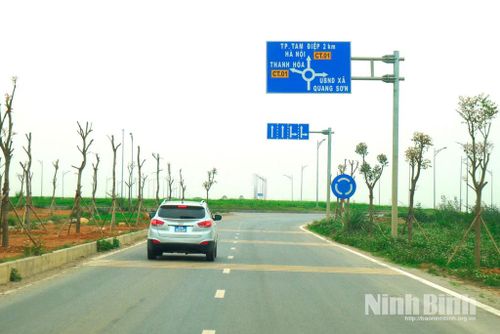 Đại lộ Hoa Lư là tuyến đường huyết mạch để liên kết với các tỉnh miền núi phía Bắc.