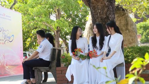 Khoảnh khắc của thanh xuân dưới mái trường mến yêu - Ảnh: K.L
