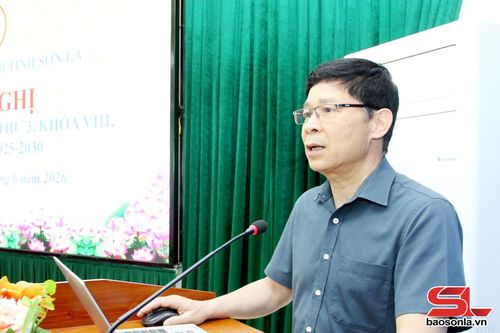 Lãnh đạo Hội Cựu chiến binh tỉnh phát biểu khai mạc hội nghị