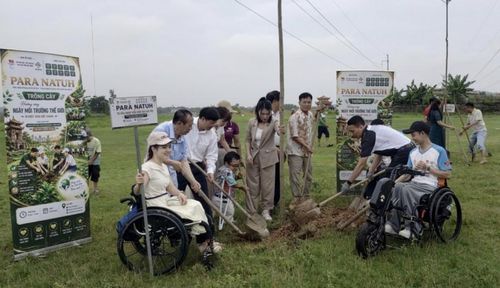 Mỗi cây xanh được gieo trồng không chỉ góp phần bảo vệ môi trường mà còn gửi gắm thông điệp về sự đồng hành, sẻ chia và hòa nhập cộng đồng.