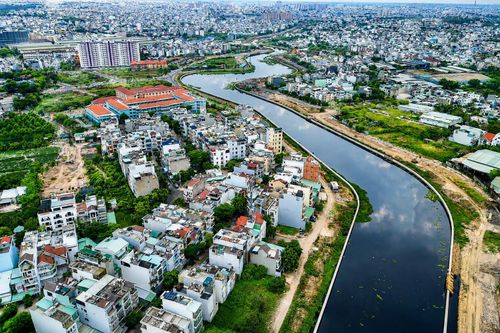 Diện tích đất sau di dời được ưu tiên dành cho công viên cây xanh, hành lang bảo vệ kênh rạch. Ảnh: Thạc Hiếu