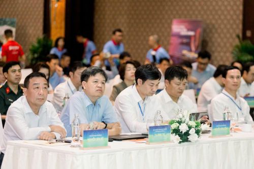 Các đại biểu tham dự diễn đàn.