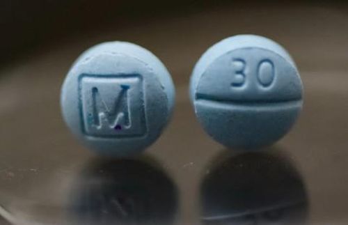 Phần lớn Fentanyl bất hợp pháp được phân phối ở Mỹ dưới dạng viên M30 màu xanh