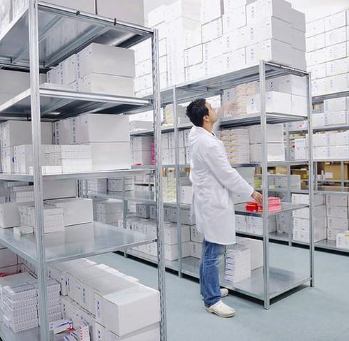 Một kho chứa dược phẩm