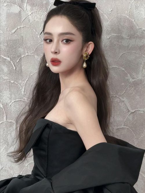 Cổ Lực Na Trát sinh năm 1992, là một trong những mỹ nhân nổi bật đến từ Tân Cương