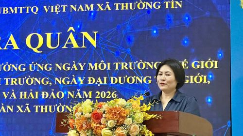 Phó Chủ tịch UBND xã Thường Tín Uông Thị Phượng phát biểu tại lễ phát động. Ảnh: PV