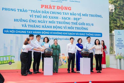 Thành phố Hà Nội phát động phong trào "toàn dân chung tay bảo vệ môi trường, vì Thủ đô xanh - sạch - đẹp". Ảnh: Nguyên Anh