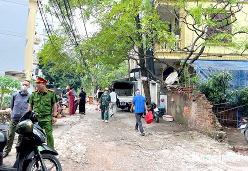 Khu vực dọc mương hở trở nên phong quang, sạch sẽ sau khi phường ra quân xử lý. Ảnh: MT