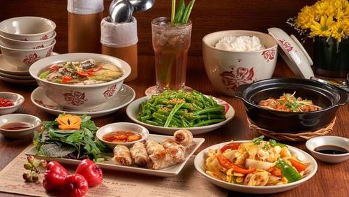 Ưu tiên các loại rau củ, trái cây đúng vụ để có hương vị ngon và giá trị dinh dưỡng cao nhất.