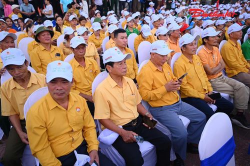 Đông đảo cơ quan chức năng, địa phương, người dân tham gia hưởng ứng Lễ Phát động. Ảnh: NN.