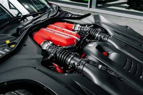  Trái tim của Ferrari 12Cilindri, đúng với tên gọi, là khối động cơ V12 hút khí tự nhiên dung tích 6.5L, cho ra công suất tối đa 830 mã lực và mô-men xoắn cực đại 678 Nm. 