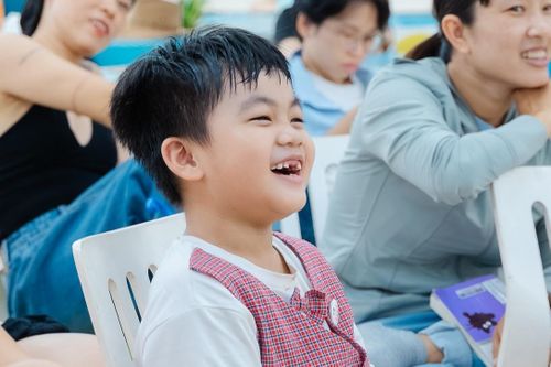 Các em nhỏ tham gia Lễ hội Sách tranh Thiếu nhi Việt Nam ở Thư viện Khoa học Tổng hợp TP.HCM. Ảnh: VCPF.