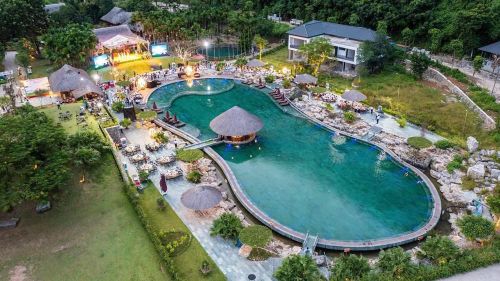 Phân khu Zone 2 Tropical Pool Club Dạ tiệc ánh sáng và nước (diễn ra 2 ngày 13, 14.6) tại khu vực hồ bơi ngoài trời Thung Nham