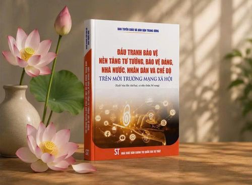 Cuốn sách "Đấu tranh bảo vệ nền tảng tư tưởng, bảo vệ Đảng, Nhà nước, nhân dân và chế độ trên môi trường mạng xã hội".