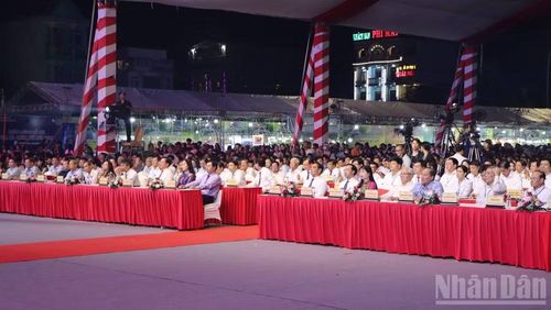 Các đại biểu tham dự lễ hội.