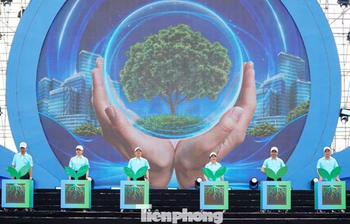 Nghi thức phát động phong trào “Toàn dân chung tay bảo vệ môi trường, vì một Việt Nam xanh - sạch - đẹp” trên phạm vi toàn quốc. Phong trào được kỳ vọng trở thành chiến dịch dài hạn nhằm thúc đẩy thay đổi hành vi trong cộng đồng, từ phân loại rác tại nguồn, giảm rác thải nhựa tới gìn giữ cảnh quan biển và hệ sinh thái ven biển.