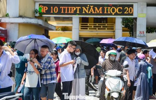 Trong 2 ngày 5 và 6/6, hơn 51.000 thí sinh trên địa bàn tỉnh Thanh Hóa trải qua Kỳ thi tuyển sinh vào lớp 10 THPT công lập năm học 2026-2027.