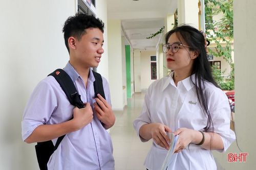 Ngoài sự đồng hành của bố mẹ, Quân còn nhận được sự quan tâm, tiếp sức từ cô giáo bộ môn.