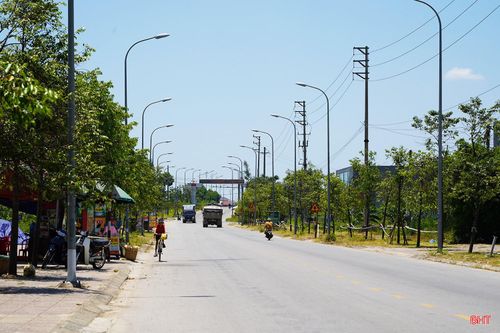 Theo ghi nhận, tình trạng nhếch nhác tại tuyến đường Trương Quốc Dụng đã diễn ra trong một thời gian dài. Là tuyến giao thông quan trọng và là cửa ngõ phía đông phường Thành Sen, tình trạng này không chỉ làm mất mỹ quan đô thị mà còn ảnh hưởng đến việc đi lại của người dân. Việc chỉnh trang cảnh quan, xử lý các vi phạm hành lang vỉa hè cần sớm được triển khai quyết liệt nhằm xây dựng môi trường đô thị văn minh, xanh, sạch, đẹp.
