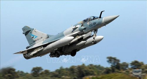 Máy bay chiến đấu Mirage 2000-5 cất cánh từ một căn cứ quân sự trên đảo Corsica, Pháp. Ảnh: AFP/TTXVN
