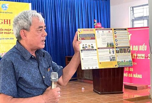 Ông Đoàn Văn Tri, báo cáo viên pháp luật thành phố, chia sẻ về Luật Hòa giải ở cơ sở và kỹ năng hòa giải tại buổi tuyên truyền.