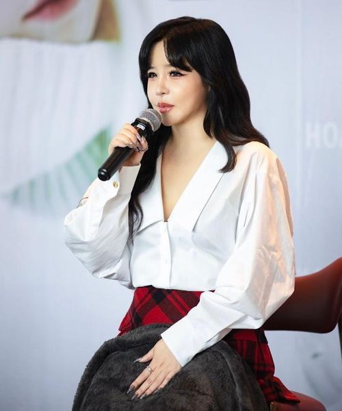 Tình trạng sức khỏe của Park Bom cũng thường xuyên trở thành chủ đề được bàn luận. 