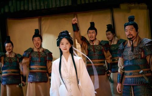 Kiều Sở vốn xuất thân danh môn, từng đặt trọn niềm tin và tình yêu vào cuộc hôn nhân ở kiếp trước.