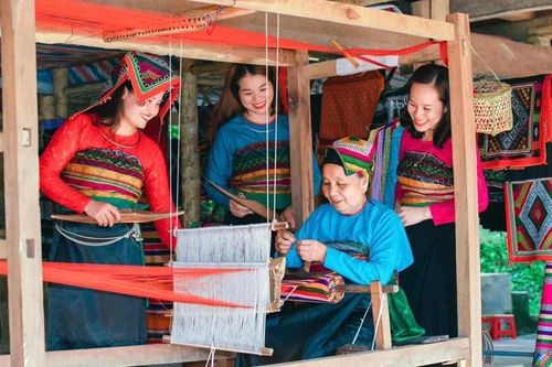 Du lịch cộng đồng bản Bút (xã Nam Xuân) ngày càng được đông đảo du khách biết đến qua các nền tảng mạng xã hội.