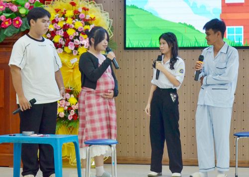 Các đội tham gia phần thi sáng kiến.