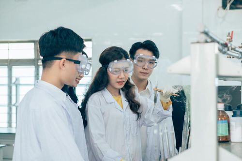 Trường Đại học Sư phạm, Đại học Đà Nẵng, phát triển mạnh mẽ hoạt động nghiên cứu lĩnh vực công nghệ sinh học. Ảnh: NGỌC HÀ