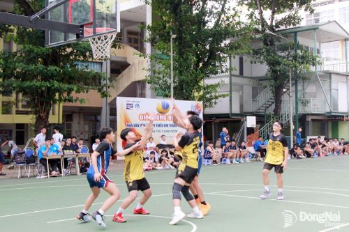 Các đội tham gia thi đấu sau lễ khai mạc. Ảnh: Nga Sơn