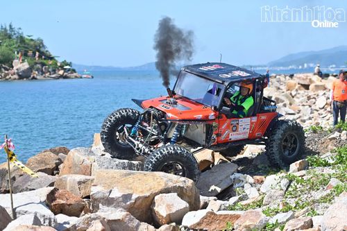 Khu vực cạnh đó, các xe thi nội dung chuyên nghiệp và nâng cấp đang thử sức với những bài thi khó nhằn hơn rất nhiều.