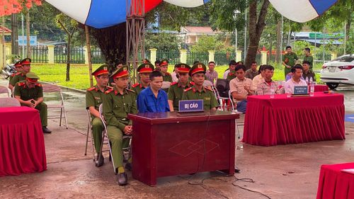 Bị cáo Tẩn Vần Lẻng tại phiên tòa.