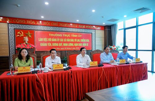 Các đồng chí Thường trực Tỉnh ủy làm việc với Thường trực Đảng ủy 8 xã khu vực Văn Bàn.