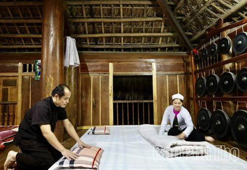 Không gian lưu trú trong những nếp nhà sàn Mường cổ là một trong những trải nghiệm yêu thích của nhiều du khách khi đến điểm du lịch cộng đồng bản Mỗ - xã Thung Nai.
