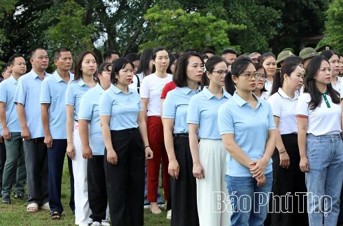 Các lực lượng tham gia lễ phát động.