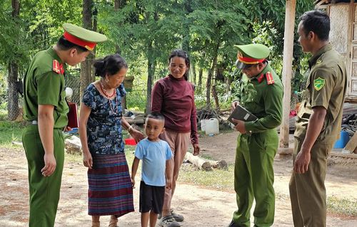 Mô hình “Giữ gìn an ninh trật tự thôn bản” ở xã Lìa phát huy hiệu quả trong công tác tuyên truyền, vận động Nhân dân tham gia bảo vệ an ninh biên giới - Ảnh: L.A