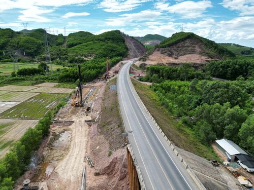 Dự án mở rộng cao tốc Cam Lộ - La Sơn có tổng chiều dài 98,73km