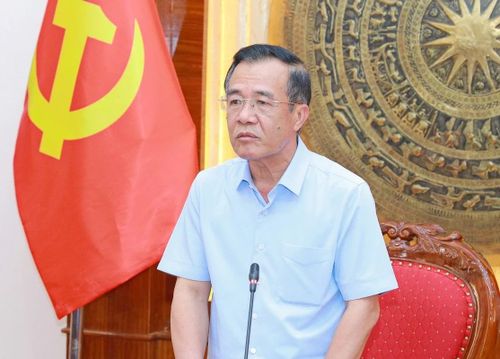Ủy viên Trung ương Đảng, Bí thư Tỉnh ủy, Trưởng Đoàn ĐBQH tỉnh Thanh Hóa Lê Đức Thái phát biểu tại hội nghị. Ảnh: Minh Hiếu