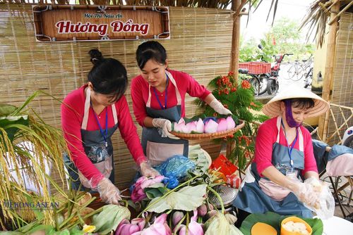 Hội thi nấu ăn “Mâm cơm hữu cơ quê hương”, tại sân cơ quan Công an xã Chí Minh. Ảnh: Mekong ASEAN.