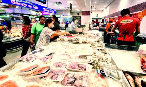 Các doanh nghiệp bán lẻ kỳ vọng những chương trình kích cầu sẽ giúp cải thiện sức mua Ảnh Ngọc Hậu