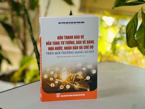 Cuốn sách “Đấu tranh bảo vệ nền tảng tư tưởng, bảo vệ Đảng, Nhà nước, Nhân dân và chế độ trên môi trường mạng xã hội” do Ban Tuyên giáo và Dân vận Trung ương biên soạn.