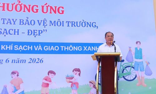 Chủ tịch Ủy ban MTTQ Việt Nam phường Từ Liêm Phạm Hải Hoạt phát biểu tại chương trình. Ảnh: PV